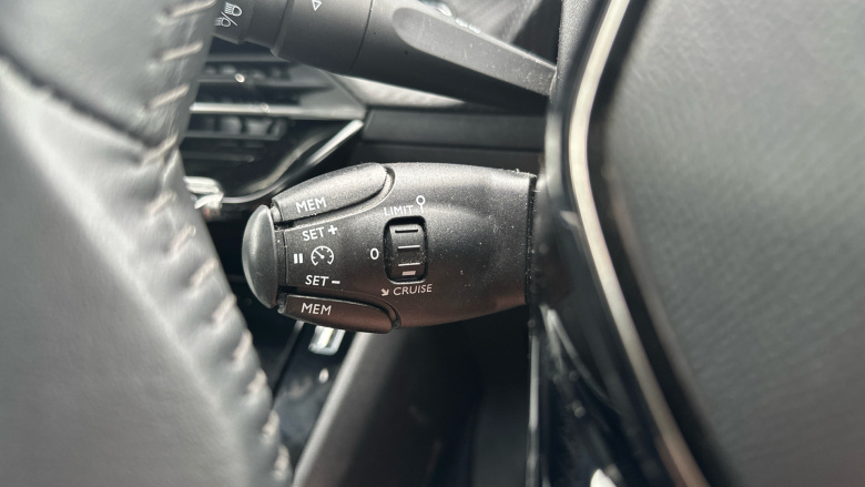 Peugeot 2008 1.2 PureTech Allure Premium 5dr Petrol Estate